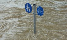 Предупреждават за наводнения и локални градушки