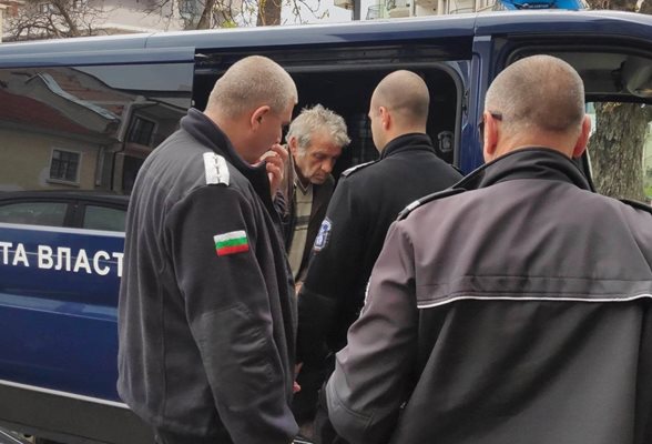 Ивалин Стратиев бе докаран в съда под засилена охрана