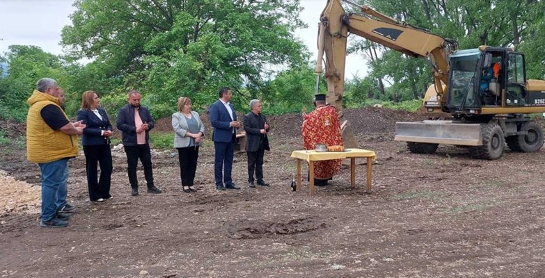 Започнаха спешните ремонтни дейности на довеждащия водопровод в с. Брестовица Снимка: ВиК