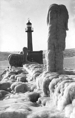 По време на лютата зима през 1929 г. морето край Варна замръзнало.