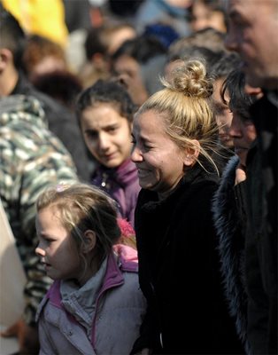 Плачът на майката Юлиана раздираше тишината в процесията
