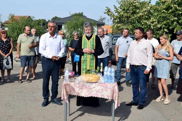 Начинанието беще благословено от отец Михаил.