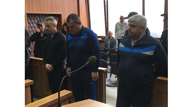 Тримата задържани за изнудване и подкупи служители на ДАИ-Пловдив Снимки: Радко Паунов