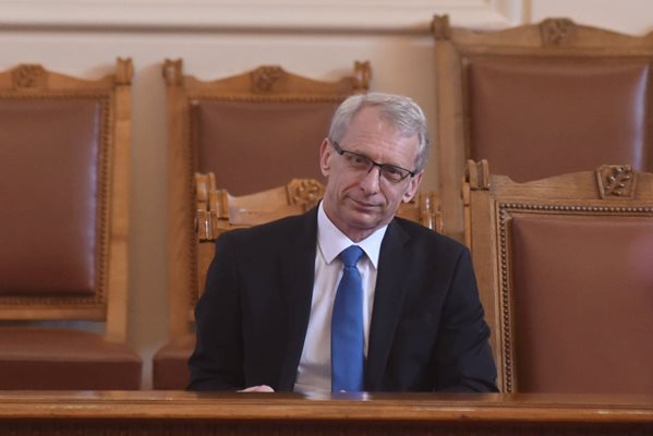 Министър Николай Денков