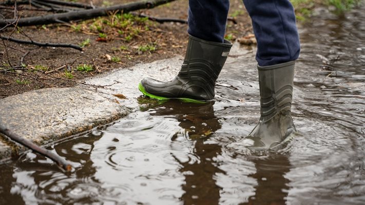 Дъждовно и ветровито ще бъде времето днес, до 16° в Пловдив