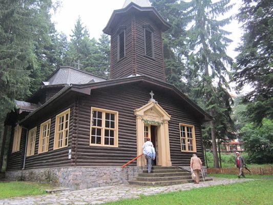 Дървената църква "Преображение Господне" в Боровец