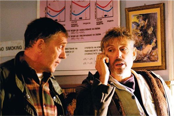 Ангелов с колегата си Ивайло Христов във филма “Малки разговори”