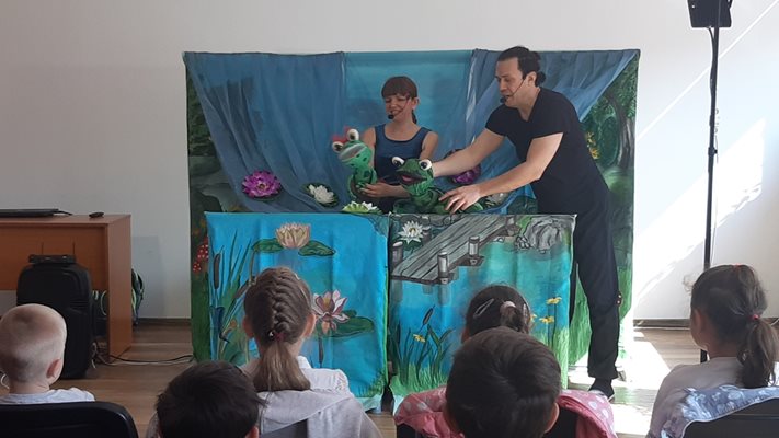 Благотворително театрално представление зарадва украинските деца в Свищов
