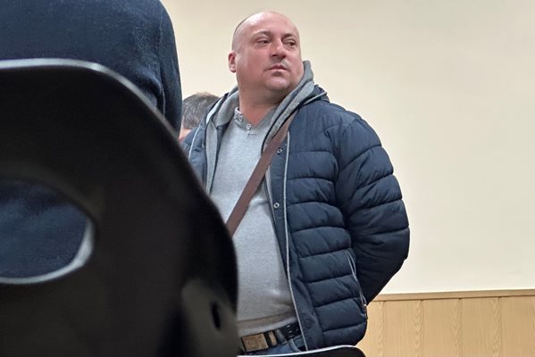 В залата на Пловдивския окръжен съд дойде само един от двамата обвинени - Вячеслав Баранецки.