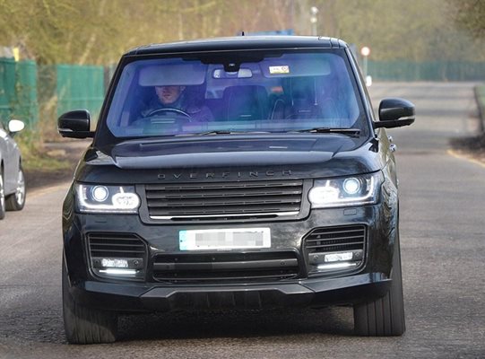 Капитанът на Манчестър Юнайтед Уейн Рууни все още шофира Range Rover, за който плати над 110 000 паунда през 2012 г.