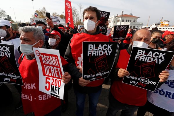 Турци протестират в Истанбул срещу икономическата политика на правителството.