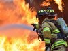 Евакуират живеещите в блок в Бургас заради пожар, мъж скочи през терасата