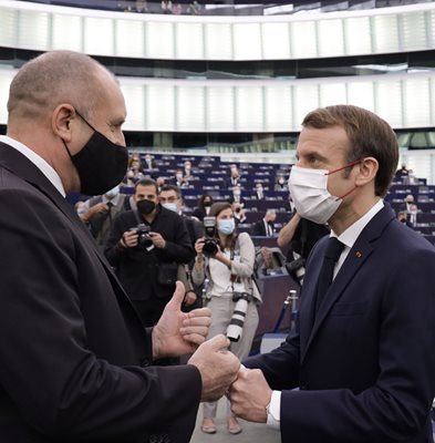 Президентът Румен Радев разговаря в Страсбург с френския си колега Еманюел Макрон.
