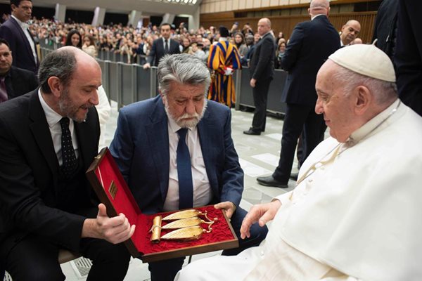  Вежди Рашидов беше признат за персонална среща от Негово Светейшество папа Франциск СНИМКА: Пресцентър Народно заседание 