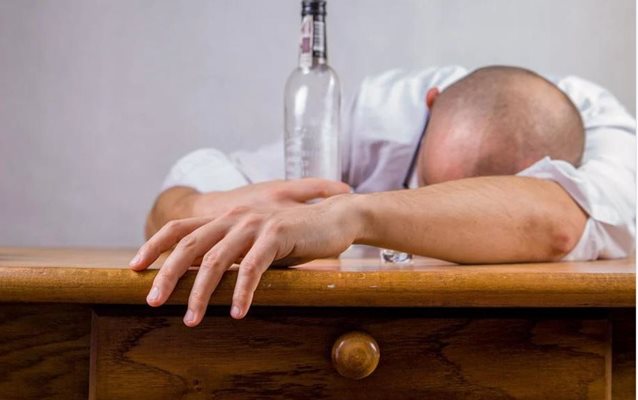 Контролирано пиене - нова терапия при алкохолна зависимост