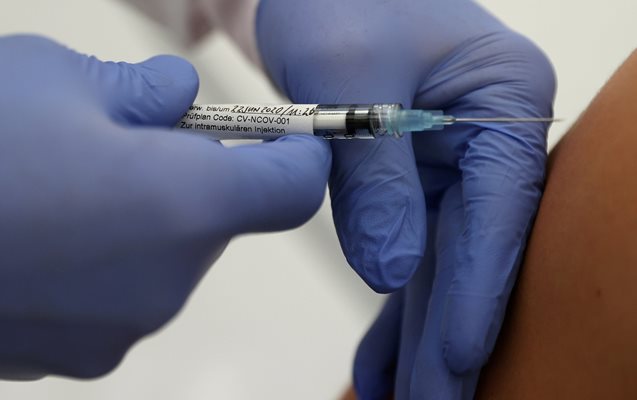 Тестват ваксина срещу COVID-19 СНИМКА: РОЙТЕРС