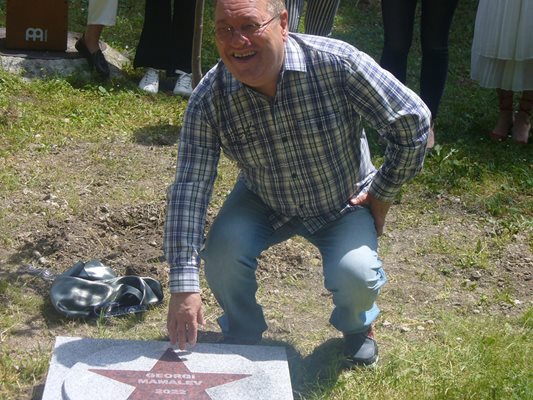 Георги Мамалев вече има своя липа и плоча със звезда с неговото име в алеята пред операта в Стара Загора.