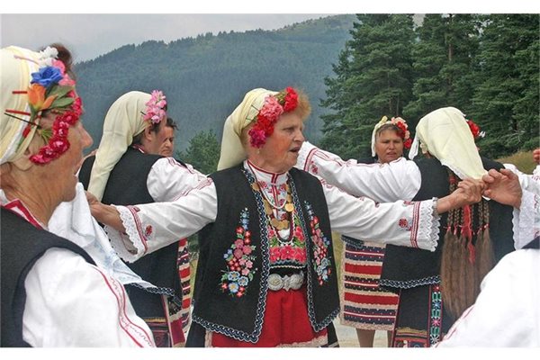 На националния събор в Копривщица всяка година се събират фолклорни групи от цялата страна.