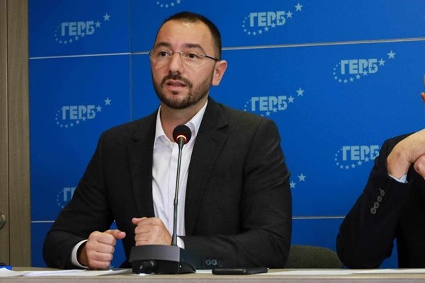 Хекимян намекна за коалиция с ПП-ДБ в София