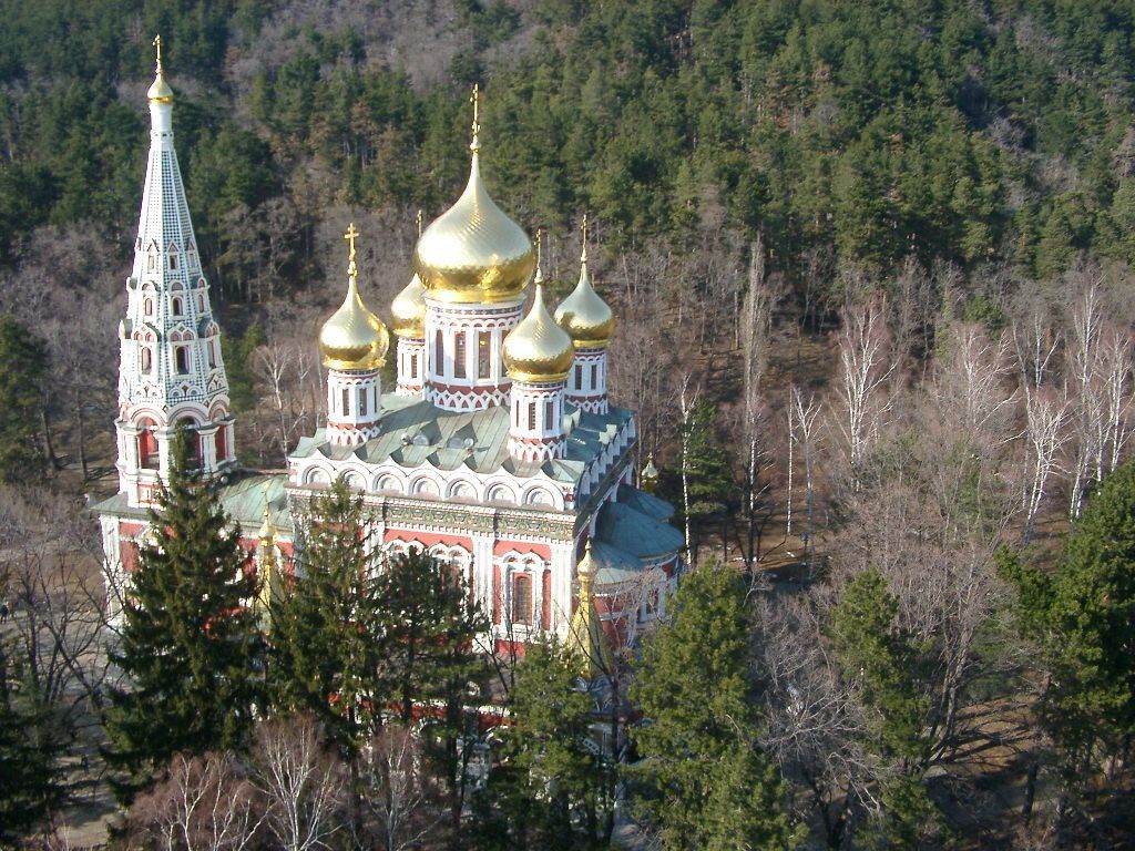 Храм-паметник „Св. Рождество Христово“ в Шипка отбелязва Рождество и своя храмов празник