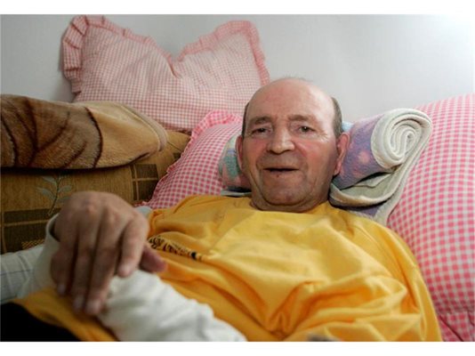 65-годишният поляк Ян Гжебски се събуди през 2007 г., след като 19 г. бе в кома. 
СНИМКИ: РОЙТЕРС