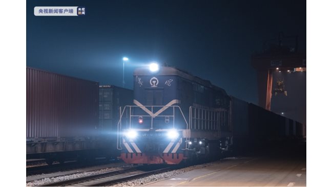 На 19 януари влак №X8015, натоварен с произведени в Ухан