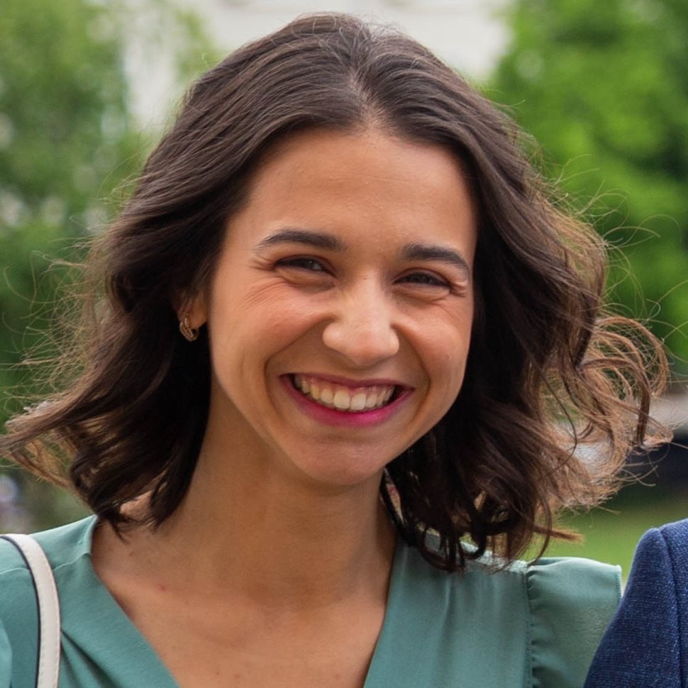 Стелияна Тончевска-Маринова е родена и израснала във Варна. Завършва международни отношения в King's College London. Занимава се с младежки инициативи и от 2019 г. е част от екипа на “Социалната чайна”.