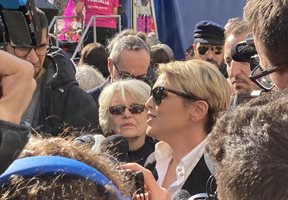 Бившата на Берлускони в битка за правата на хомосексуалните, ще гласува левицата
