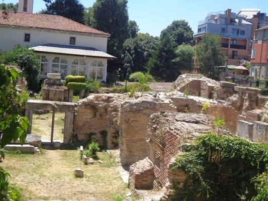 Останки на най-големите на Балканите римски бани във Варна.