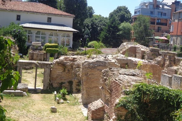 Останки на най-големите на Балканите римски бани във Варна.
