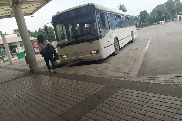 Пътници без маски не допускат в рейсовете. 