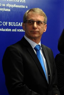 Министър Николай Денков