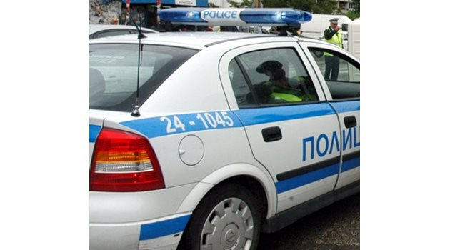 Плевенски полицаи заловили 14-годишния, подкарал крадената кола. СНИМКА: Архив