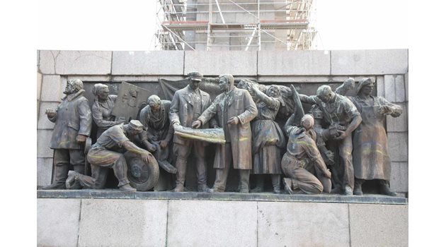 Фигурите на Паметника на Съветската армия ще бъдат преместени в държавен имот, където ще бъдат охранявани