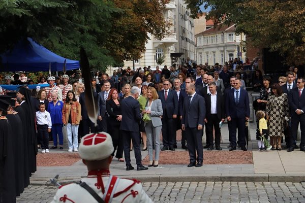 Димитър Стоянов поздравява Йорданка Фандъкова.