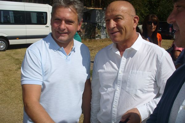 идерът на "Русофили" Николай Малинов заедно със заместник-председателя на Народното събрание Емил Христов.