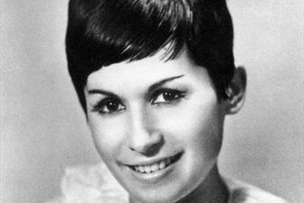 Първата професионална снимка на Лили Иванова от началото на кариерата й като певица в София.