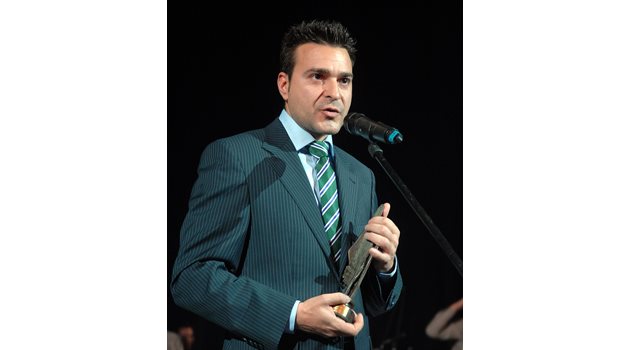Слави със специалната  награда на Съюза на издателите
 в конкурса “Черноризец Храбър” през 2010 г.