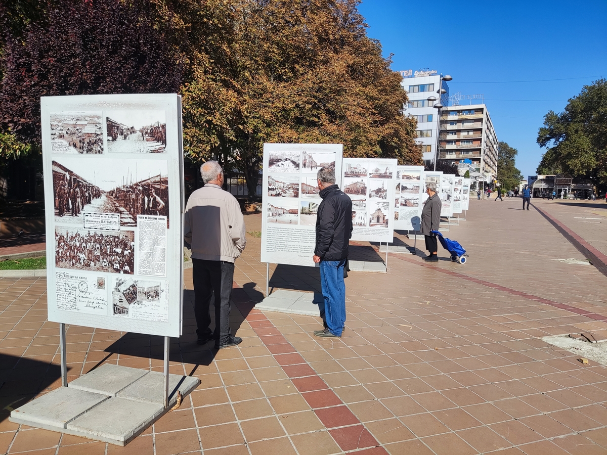 В центъра на Добрич подредиха изложба "Улици и спомени"