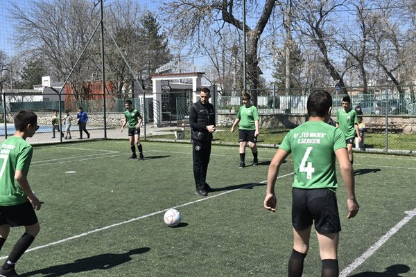 Александър Томаш проведе тренировка с младите футболисти.


Снимки: Lokomotivpd.com