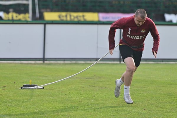 Тодор Неделев тренира с отбора на "Ботев" (Пд)
