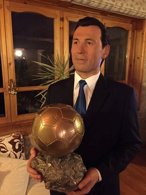 Христо Стоичков със златната си топка също присъства в музея на восъчните фигури във Варна.