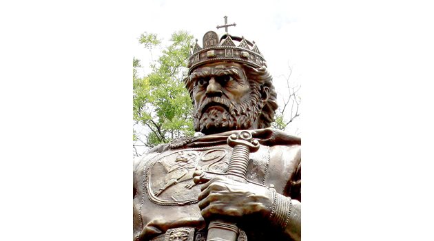 Паметникът на цар Самуил в София
