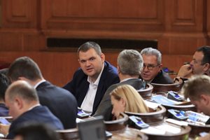 Делян Пеевски на преговори с Кирил Петков над 30 минути
