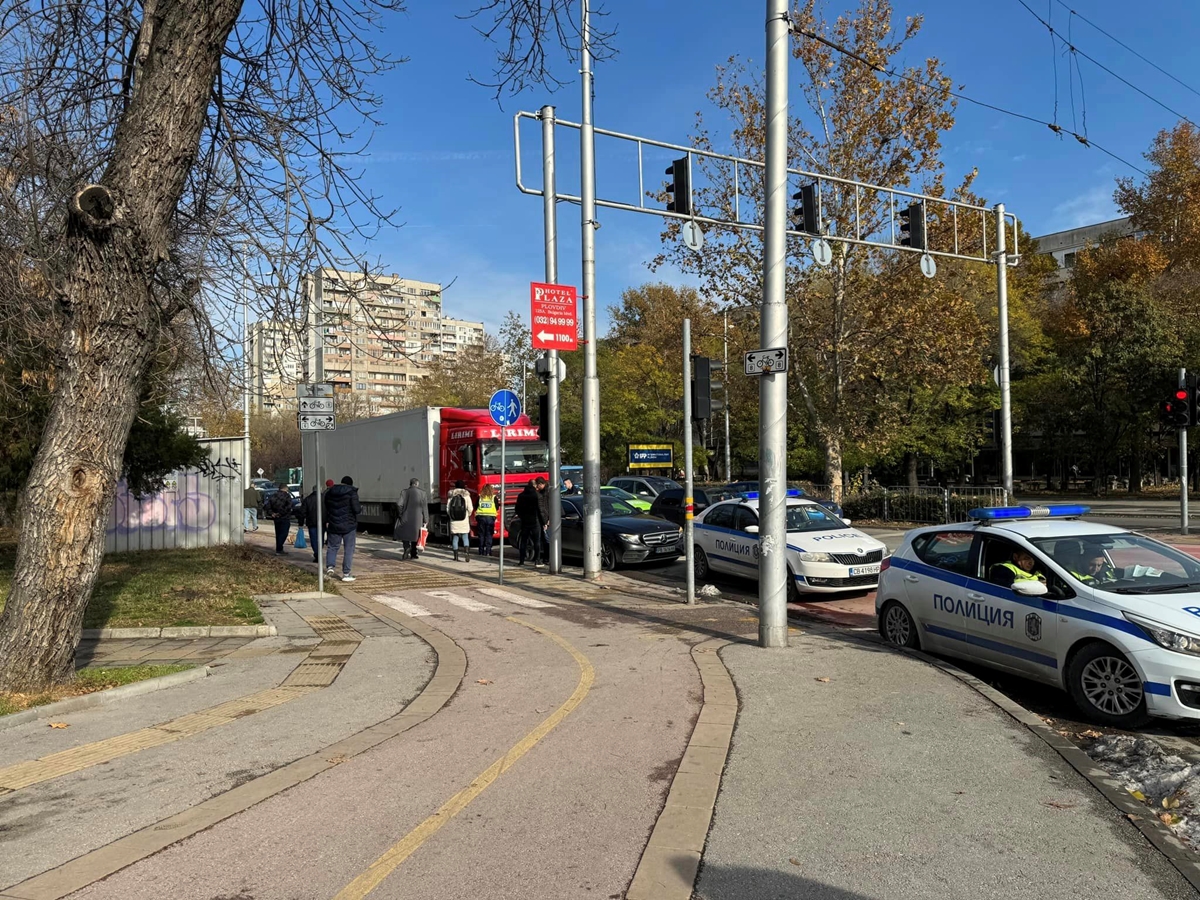 Тираджия и шофьор на лек автомобил се биха след засечка в Пловдив (Снимки)