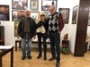 Лили разгледа изложба на Георги Чапкънов и Агент Тенев, подготвят й подарък - 30 см статуетка