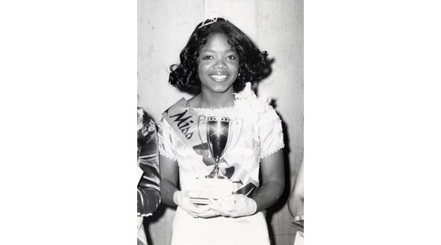 На 17 години печели титлата “Мис Черно Тенеси”.