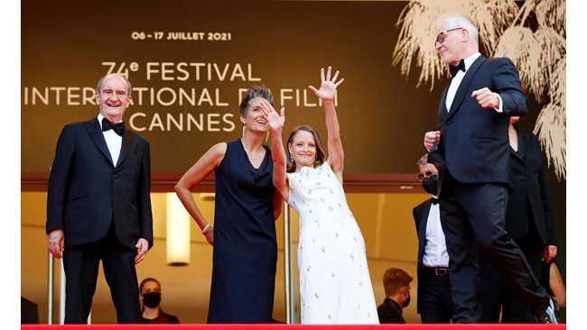 Gray hair triumphs in Cannes (Photos)