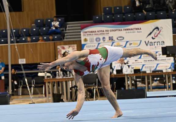 Еди Пенев спечели златен медал на финала на земя на световната купа по спортна гимнастика във Варна СНИМКА: Орлин Цанев
