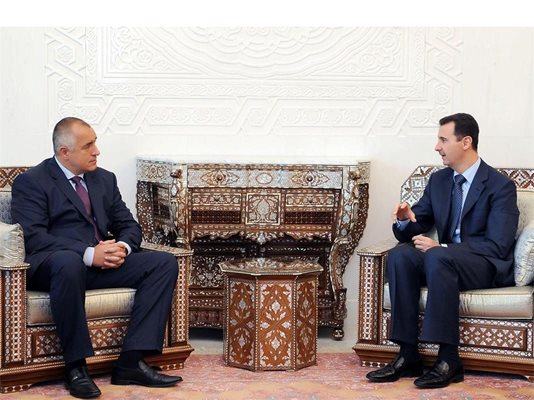 Бойко Борисов се срещна със сирийския президент Башар Асад и му подари копие от златната маска на тракийския цар Терес. 
Снимка РОЙТЕРС

